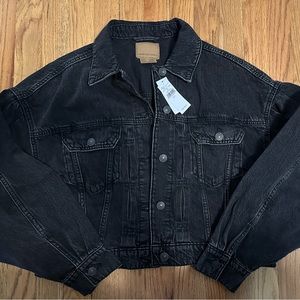 Women’s American Eagle black cropped jean jacket size small